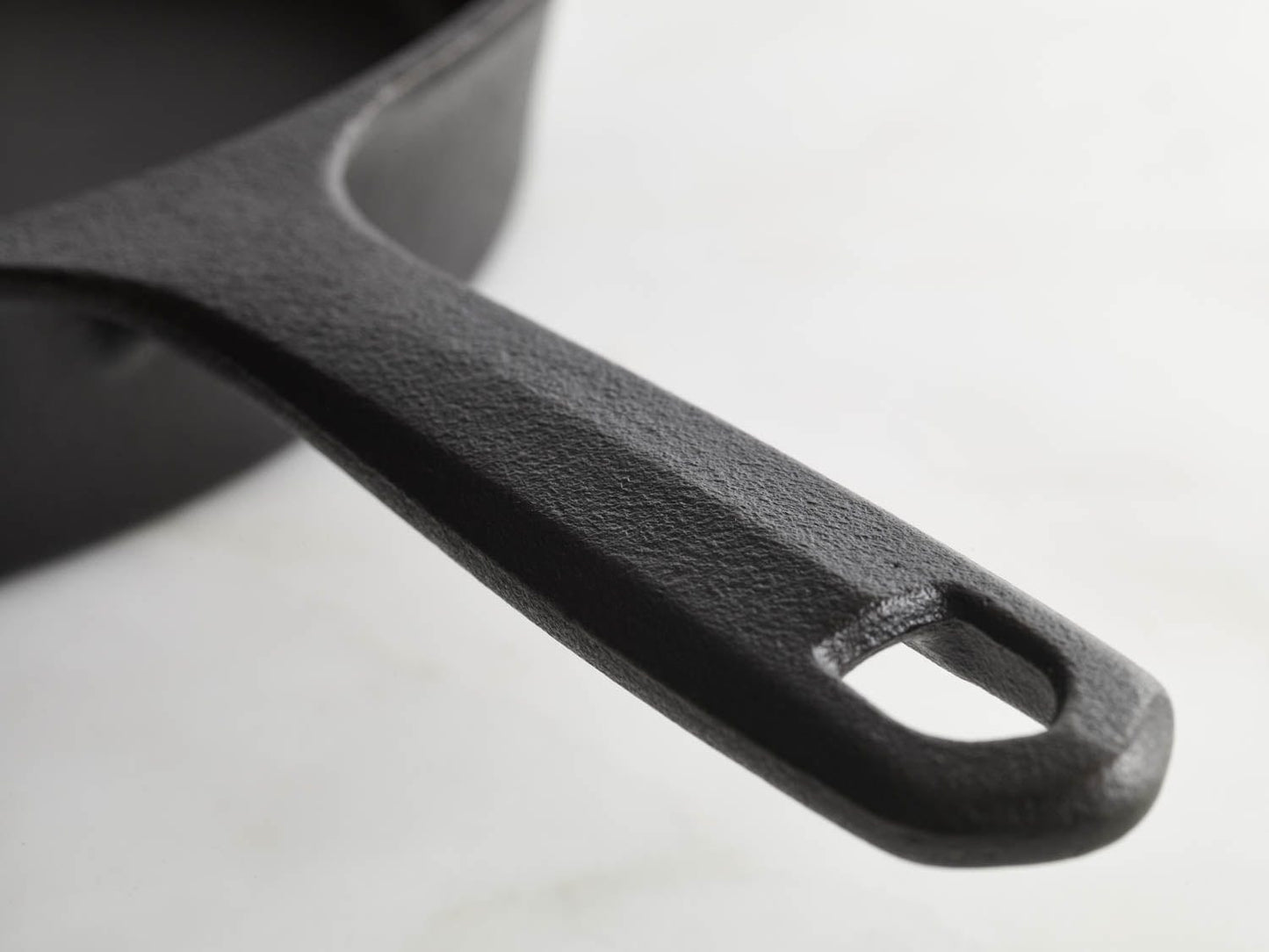 close up of no 8 cast iron skillet handle