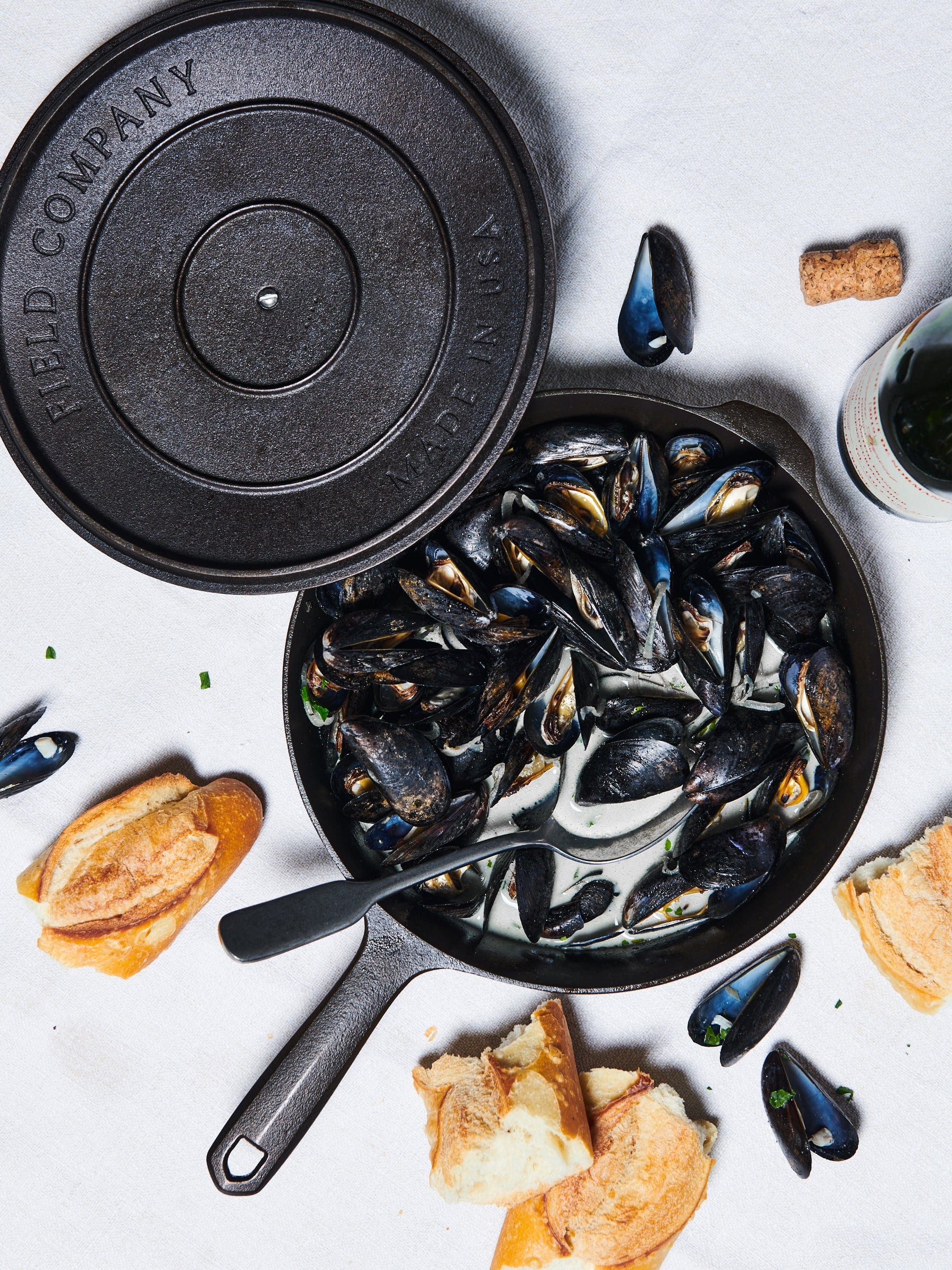 no 8 cast iron skillet with mussels cooking inside